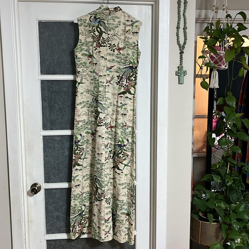 Absolutely gorgeous vintage Asian style dresss with phoenix and floral fabric - Picture 4 of 15